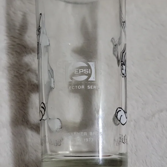 Vintage 1973 Pepsi Collector Series Bugs Bunny Glass - Picture 5 of 7